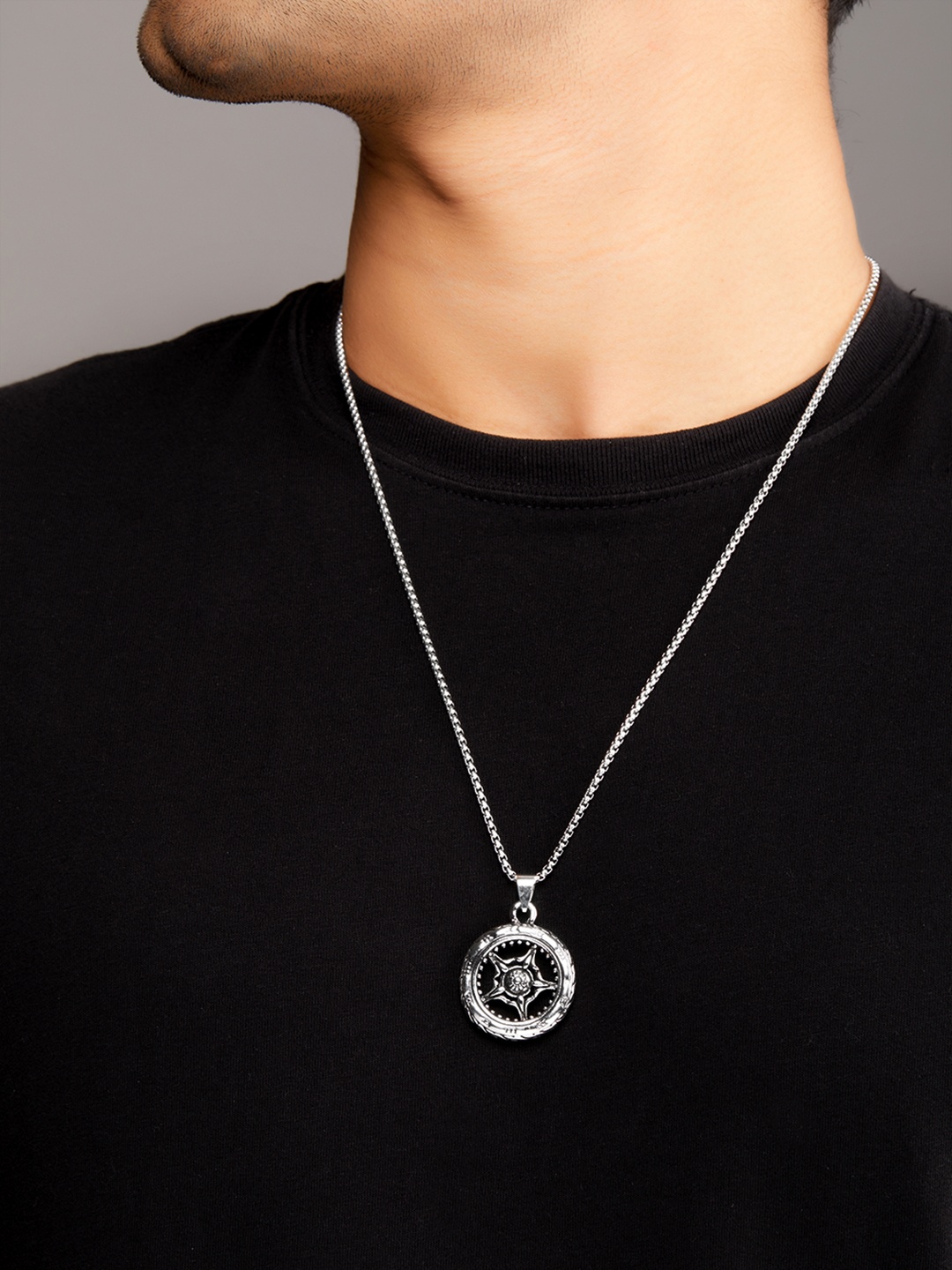 

The Roadster Lifestyle Co Men Silver-Toned Chain