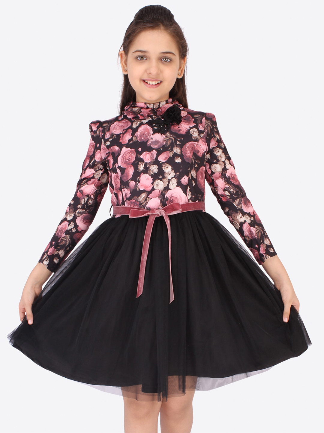 

CUTECUMBER Black Floral Net Dress
