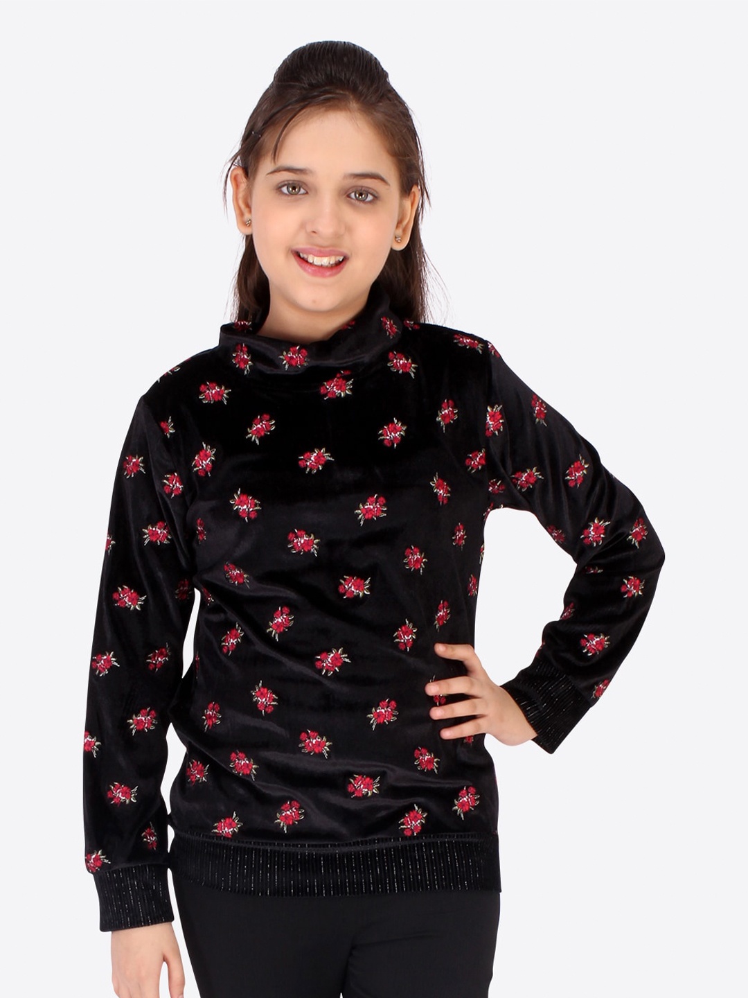 

CUTECUMBER Black Floral Print Velvet Top