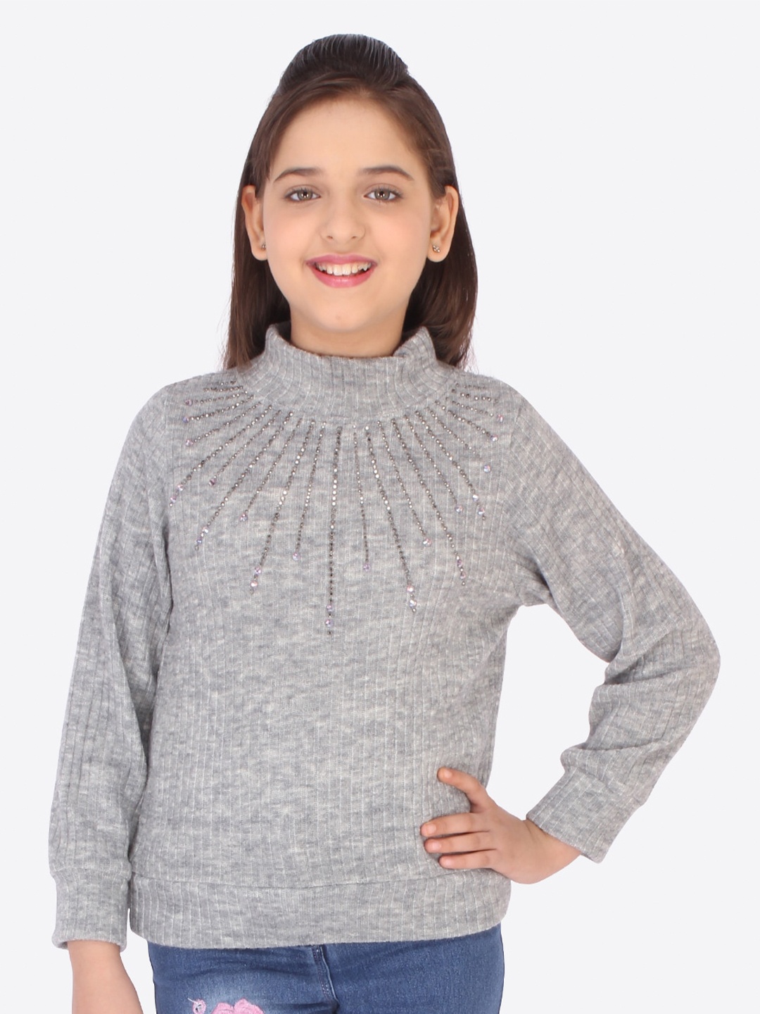 

CUTECUMBER Grey Applique Top