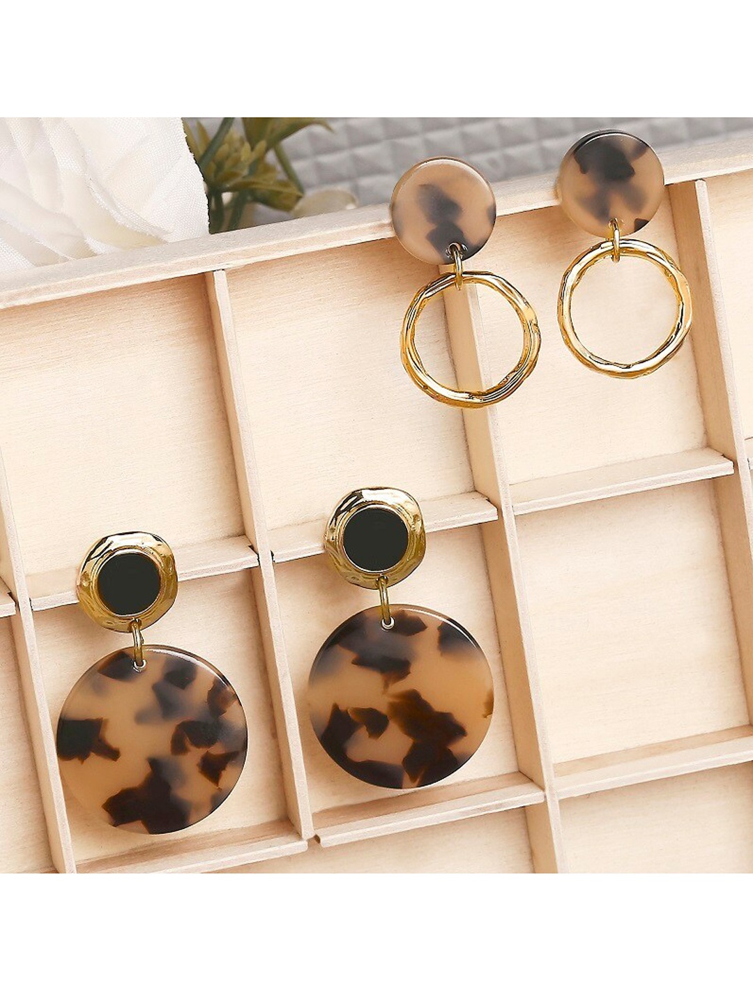 

Lilly & sparkle Brown Set of 2 Contemporary Drop Earrings