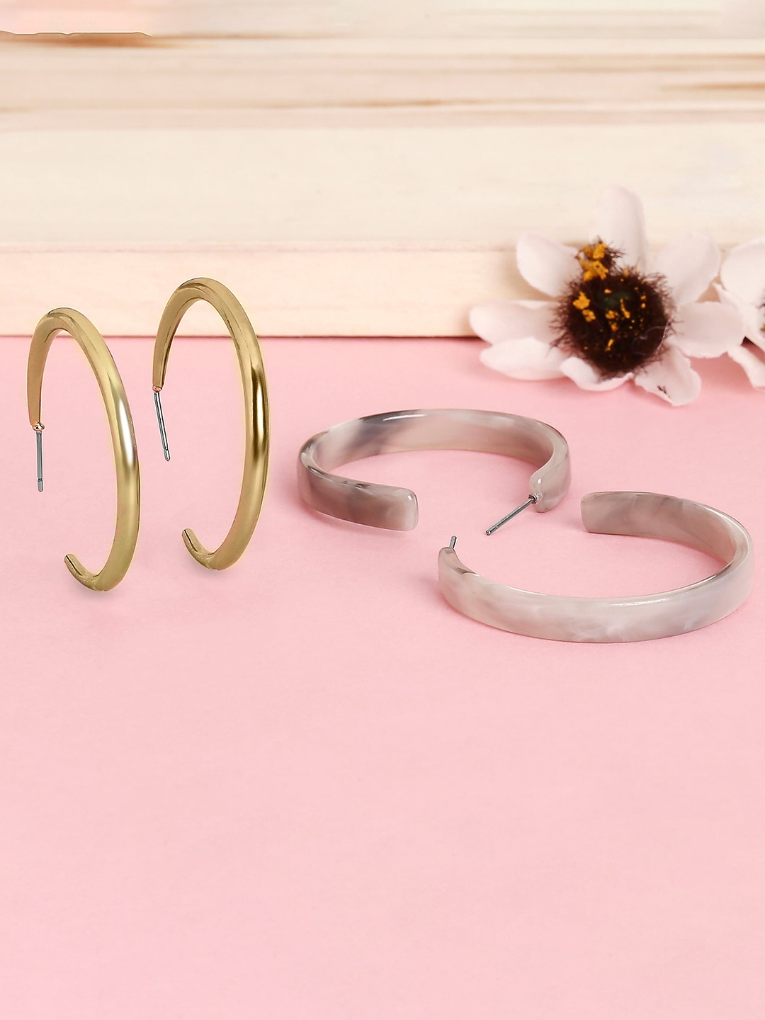 

Lilly & sparkle Gold-Toned Contemporary Studs Earrings