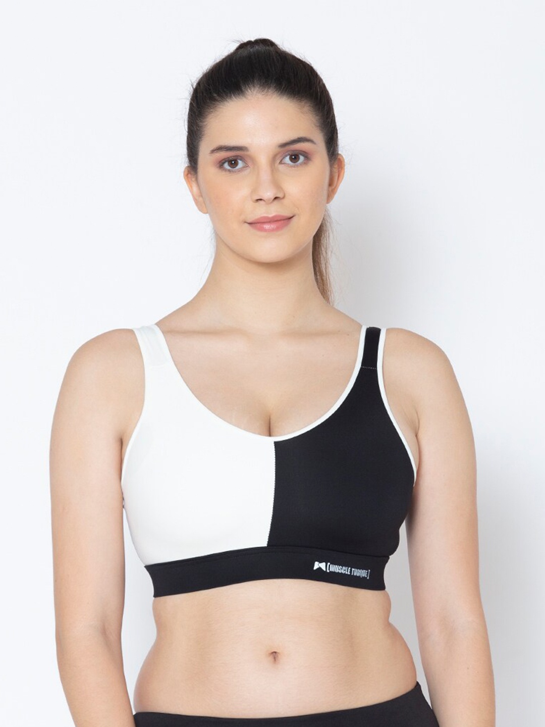 

MUSCLE TORQUEBlack & White Colourblocked Removable Padding Sports Bra, Black