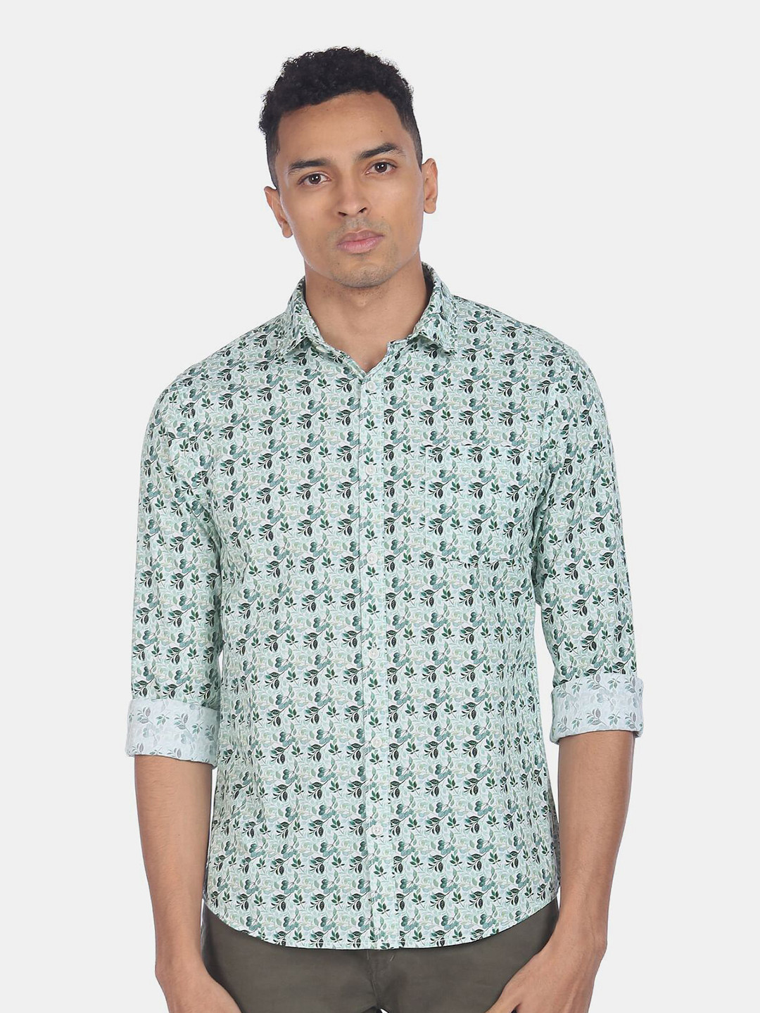 

Ruggers Men Green Leaves Printed Casual Shirt