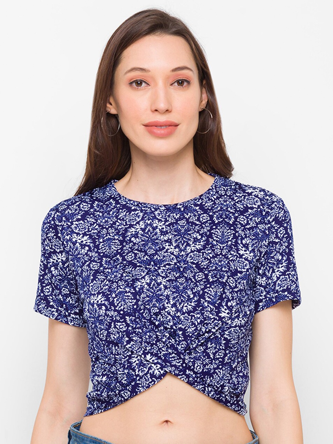 

Globus Navy Blue Floral Print High-Low Crop Top