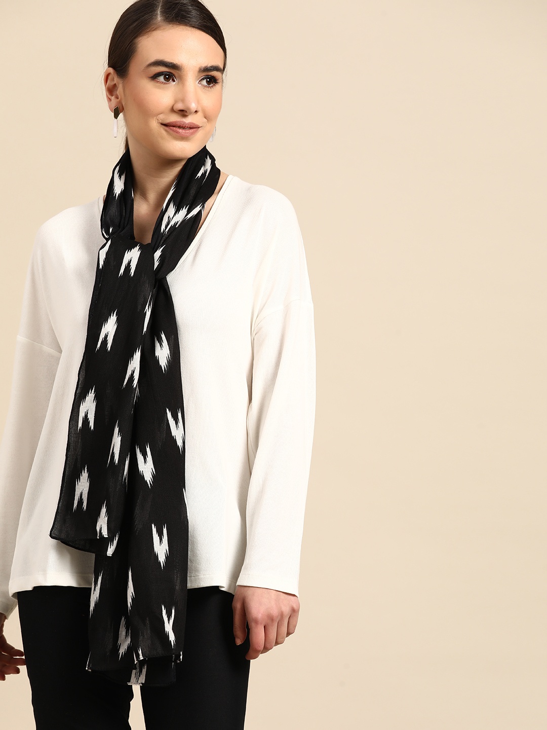 

Anouk Women Black & White Printed Scarf