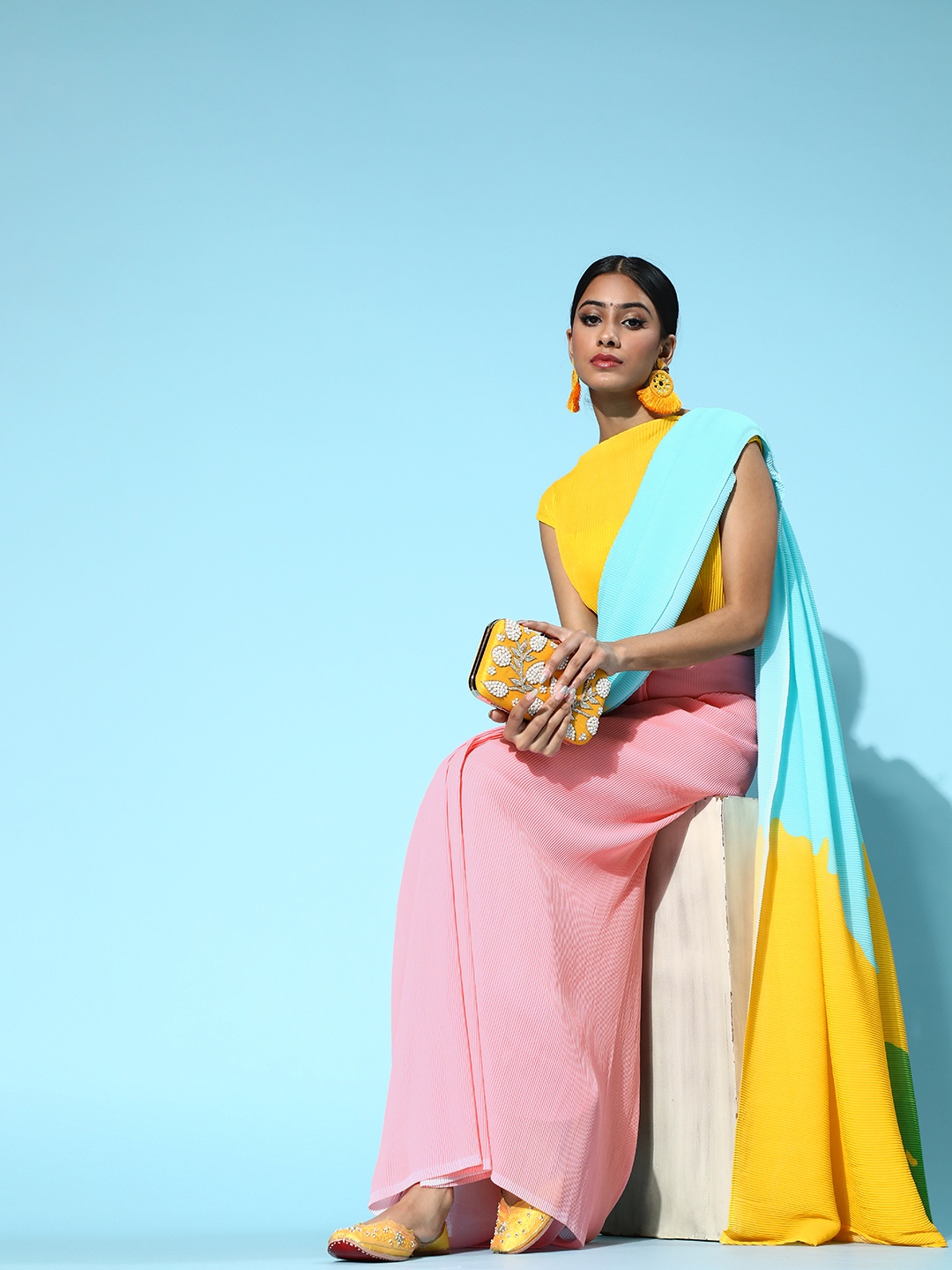 

Inddus Women Pink and Blue Accordian Pleat Printed Saree with Blouse Piece