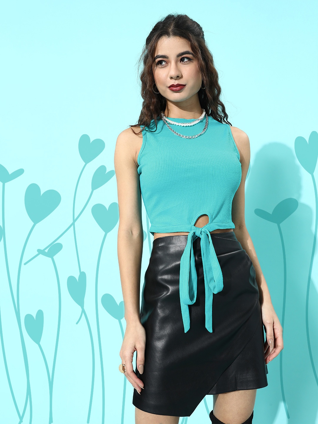 

COVER STORY Women Stunning Blue Solid Cropped Tshirt