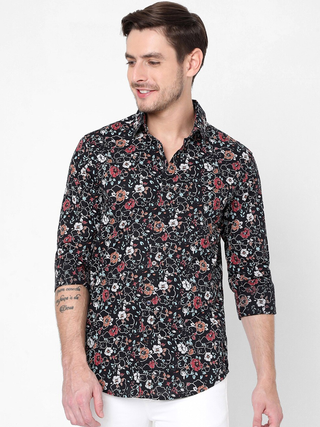 

Mufti Men Black & White Slim Fit Floral Printed Cotton Casual Shirt