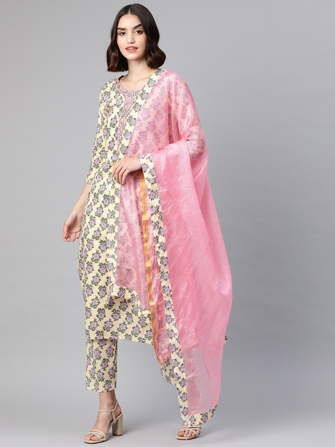 

Sasimo Women Off White Floral Ajrakh Print Thread Work Cotton Kurta Trousers & Dupatta
