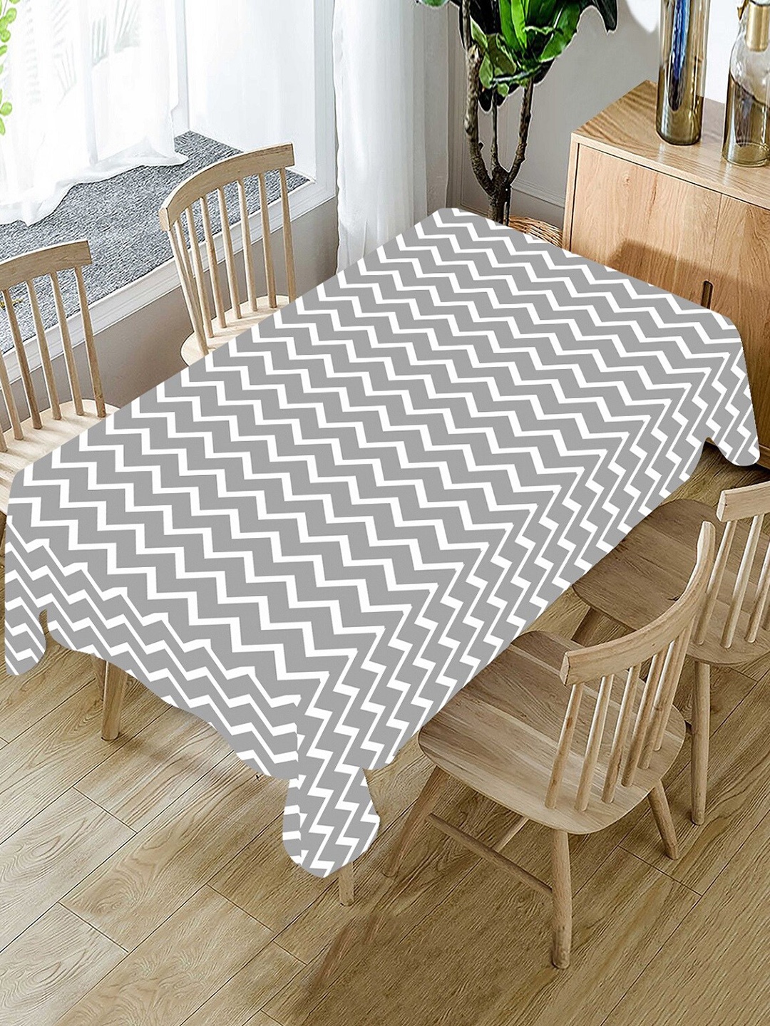 

AEROHAVEN Grey & White Geometric Printed 4-Seater Table Cover Cloth