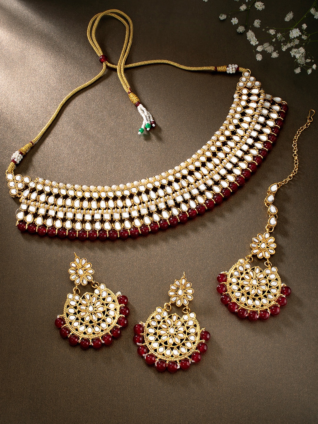 

Peora Off-White & Maroon Gold-Plated Kundan Studded Antique Jewellery Set