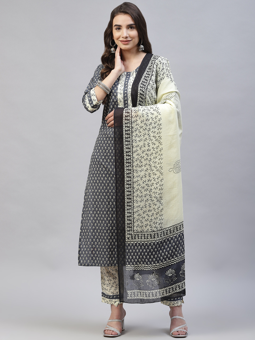 

Readiprint Fashions Women Grey Ethnic Motifs Printed Pure Cotton Kurta with Trousers & With Dupatta