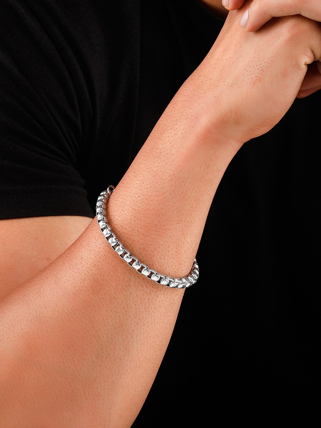 

The Roadster Lifestyle Co Men Silver-Toned Handcrafted Silver-Plated Link Bracelet