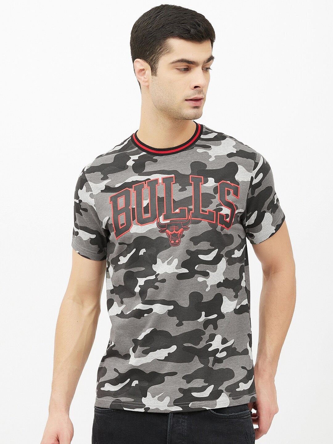 

NBA Men Black & Grey Melange Camouflage Chicago Bulls Printed Applique Cotton T-shirt