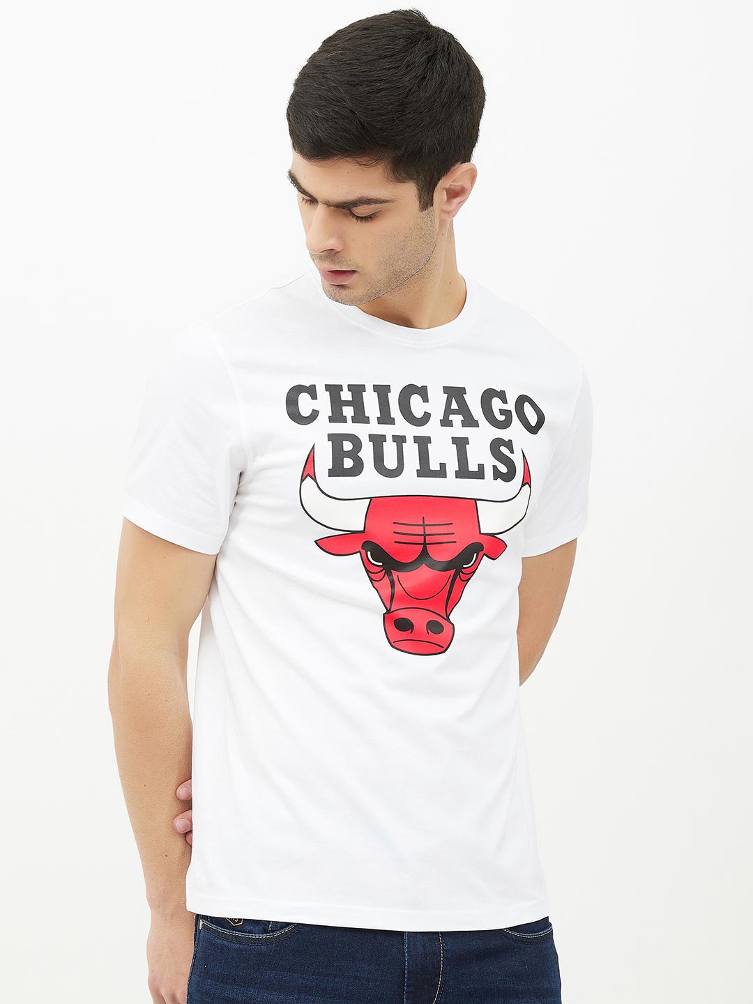 

NBA Men White Chicago Bulls Printed Cotton Basketball Classic Crest T-shirt