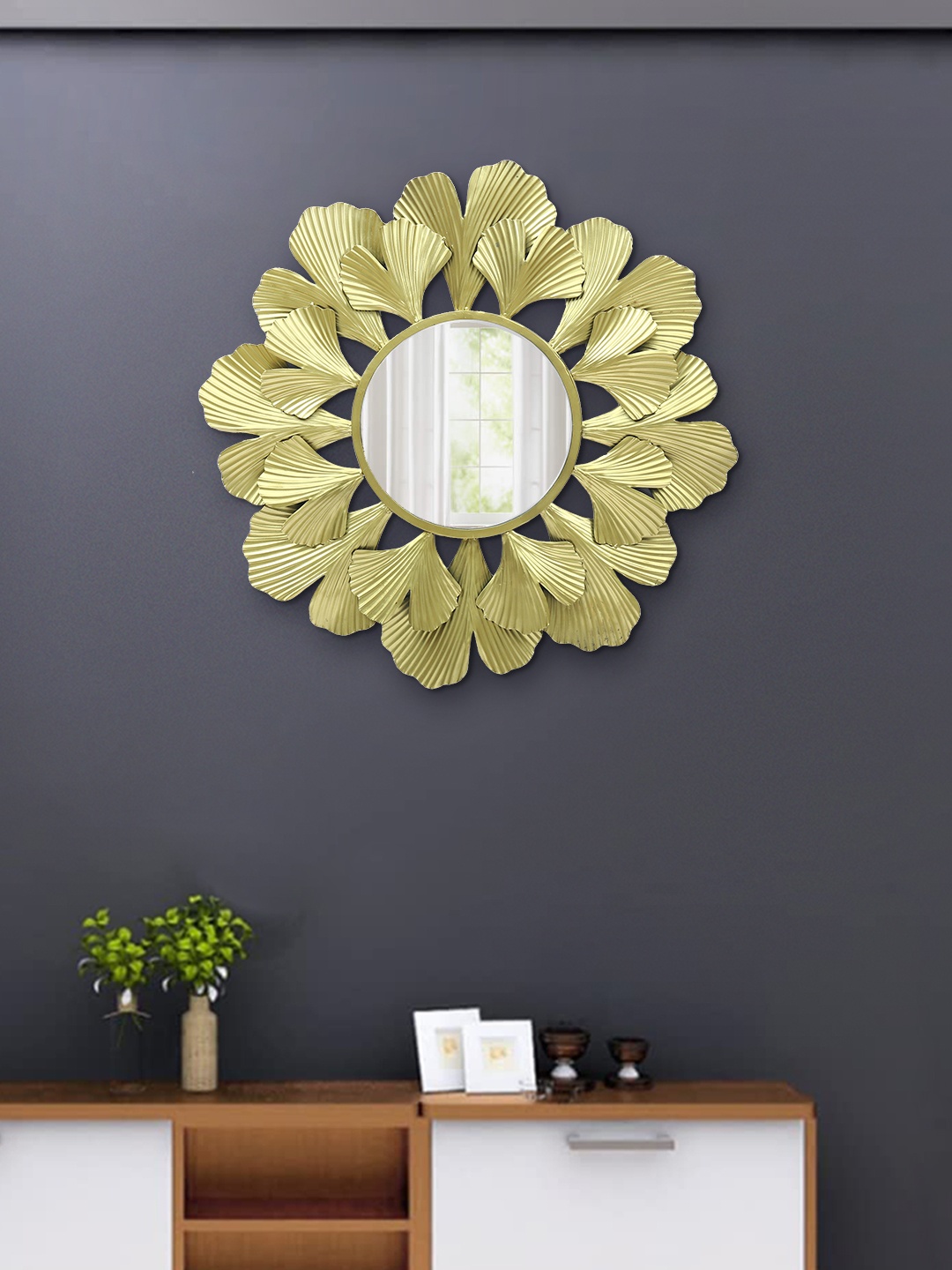 

Aapno Rajasthan Gold-Toned Petal Design Majestic Round Mirror
