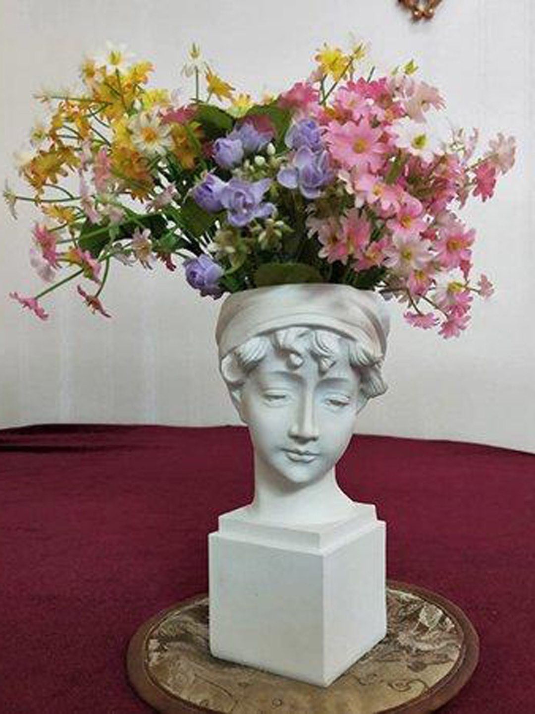 

THE ARTMENT White Modern Art European Sculpture Resin Table Planter