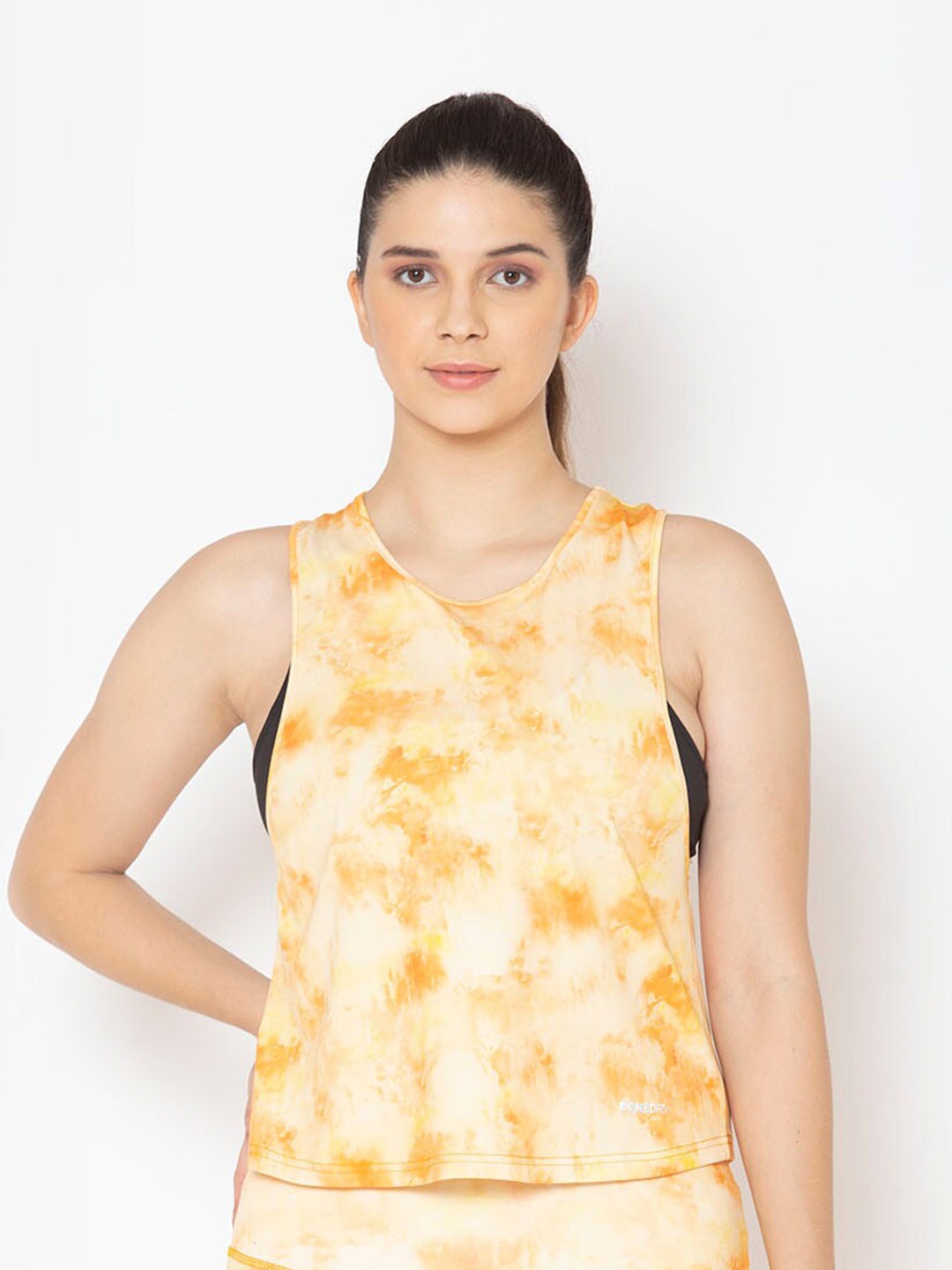 

MUSCLE TORQUE Women Yellow & Brown Dyed V-Neck Training or Gym T-shirt