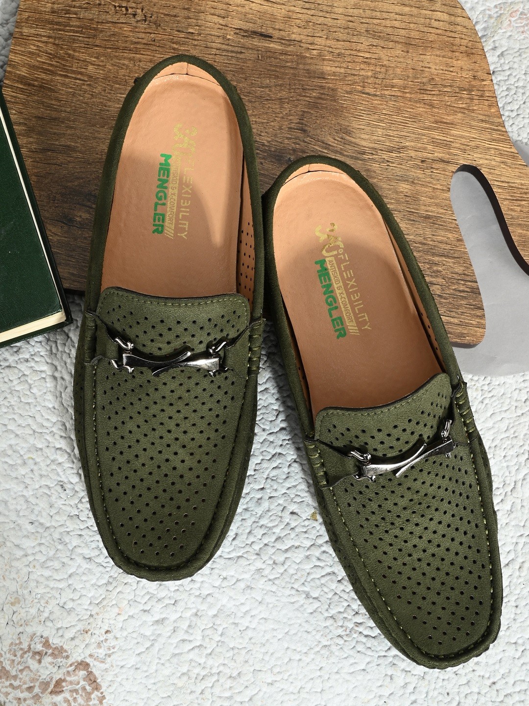 

MENGLER Men Olive Green Perforations Mule Horsebit Loafers with Cleated Sole