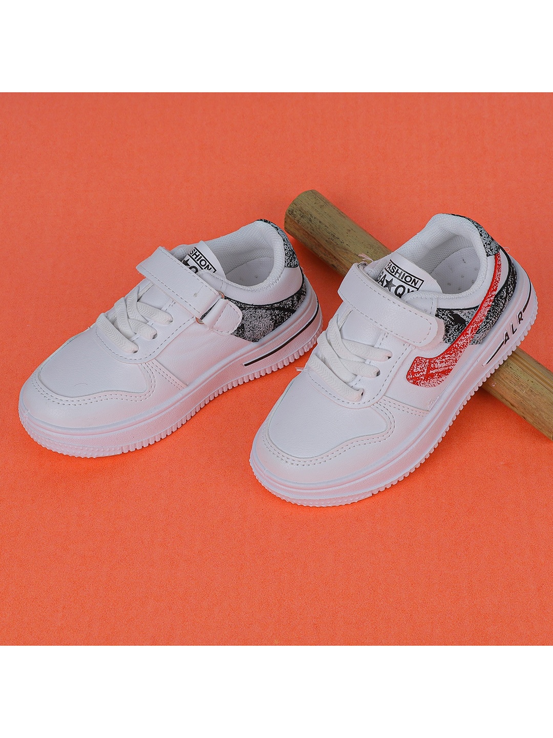 

FEETWELL SHOES Kids White & Black Colourblocked PU Sneakers