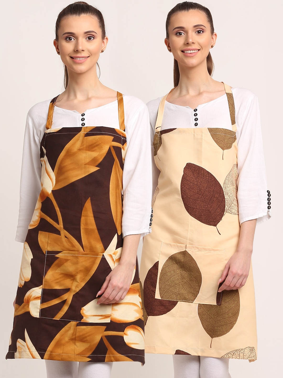 

TAG 7 Woman Pack of 2 Multicolour Printed Aprons with Pockets & 2 Napkins, Multi