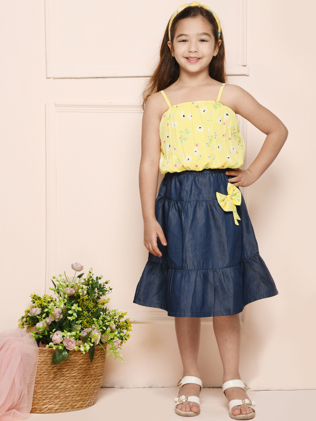 

LilPicks Girls Yellow & Navy Blue Printed Top with Skirt