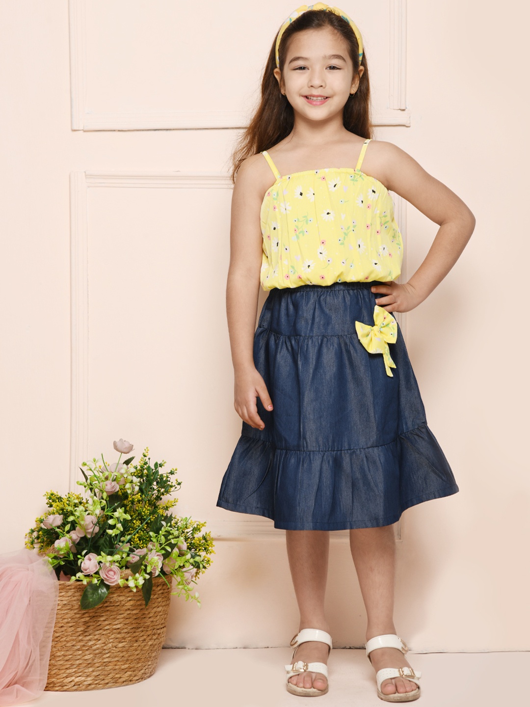 

LilPicks Girls Yellow & Navy Blue Printed Top with Skirt