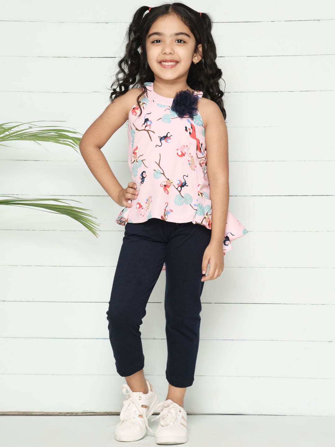 

LilPicks Girls Pink & Black Printed Top with Leggings