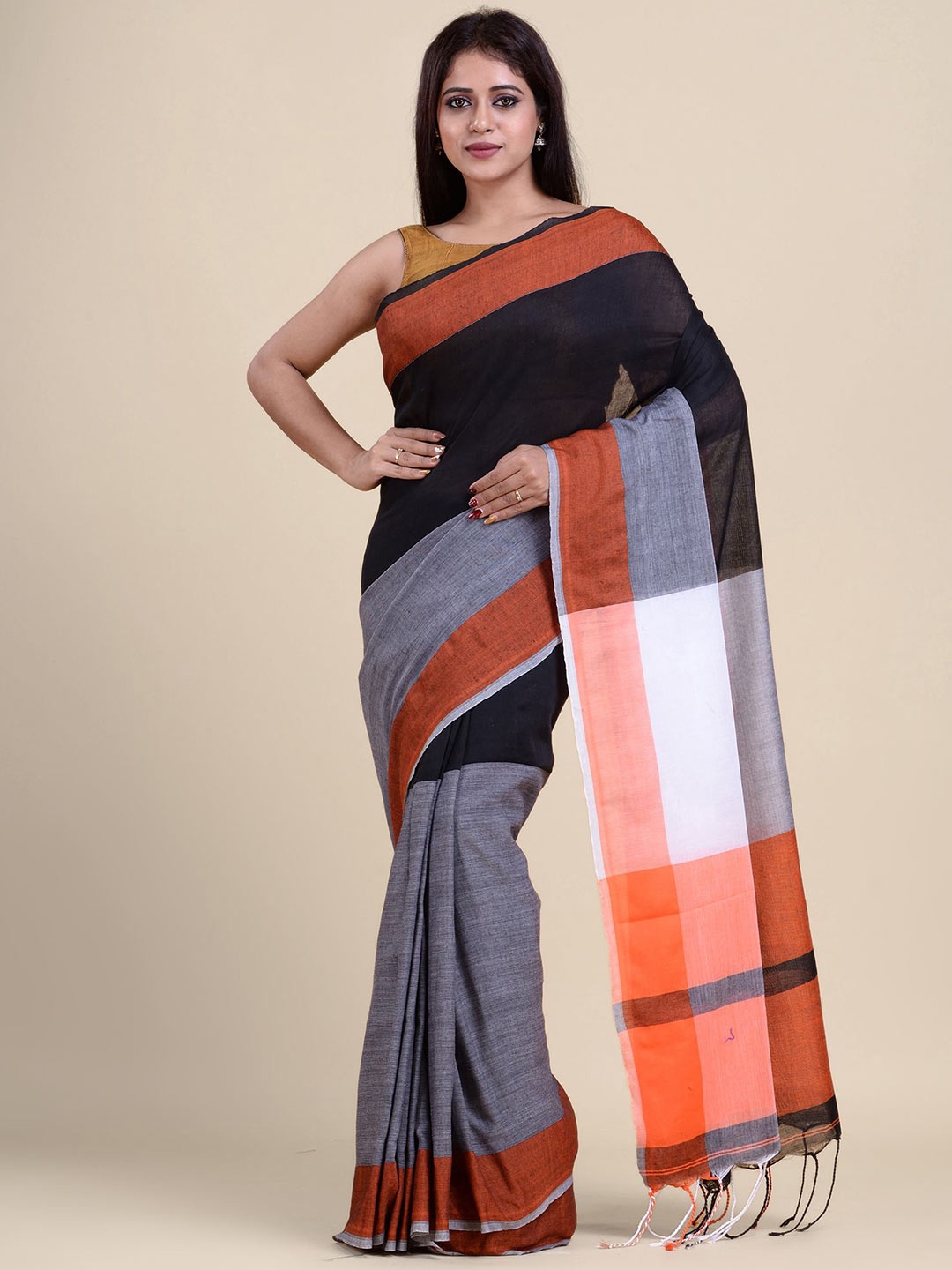 

Charukriti Black & Grey Colourblocked Saree