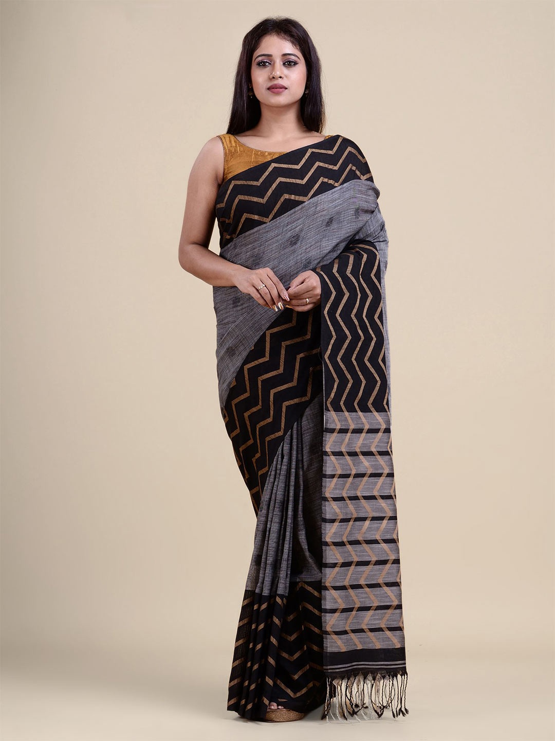

Charukriti Black & Grey Ethnic Motifs Pure Cotton Saree