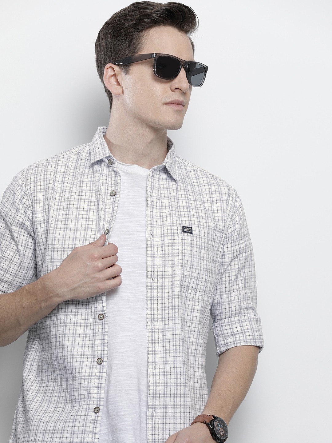 

The Indian Garage Co Men White Slim Fit Checked Casual Shirt
