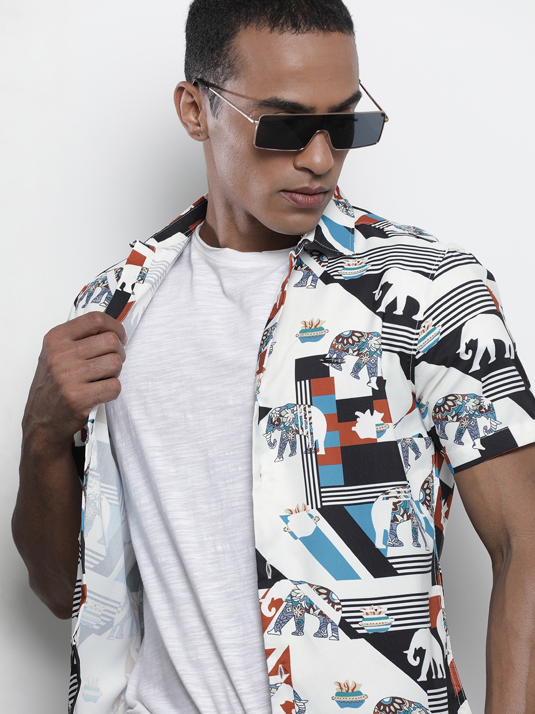 

The Indian Garage Co Men Slim Fit Animal Printed Resortwear Shirt, Multi