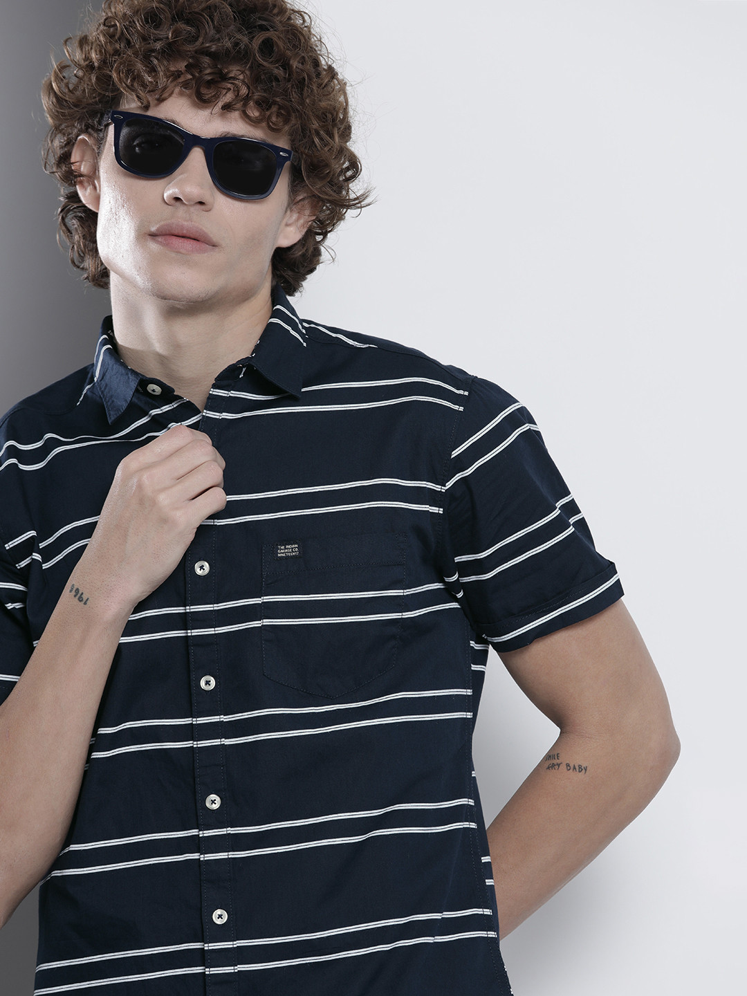 

The Indian Garage Co Men Navy Blue & White Horizontal Striped Pure Cotton Casual Shirt