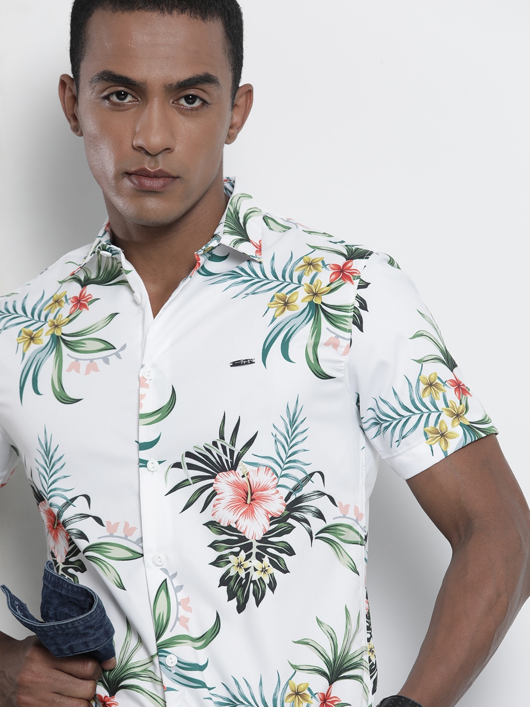 

The Indian Garage Co Men Slim Fit Floral Printed Resortwear Shirt, White