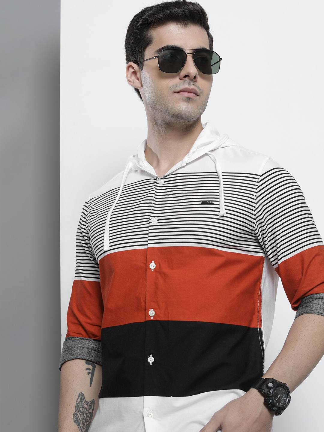 

The Indian Garage Co Men White Horizontal Striped Regular Fit Cotton Casual Shirt