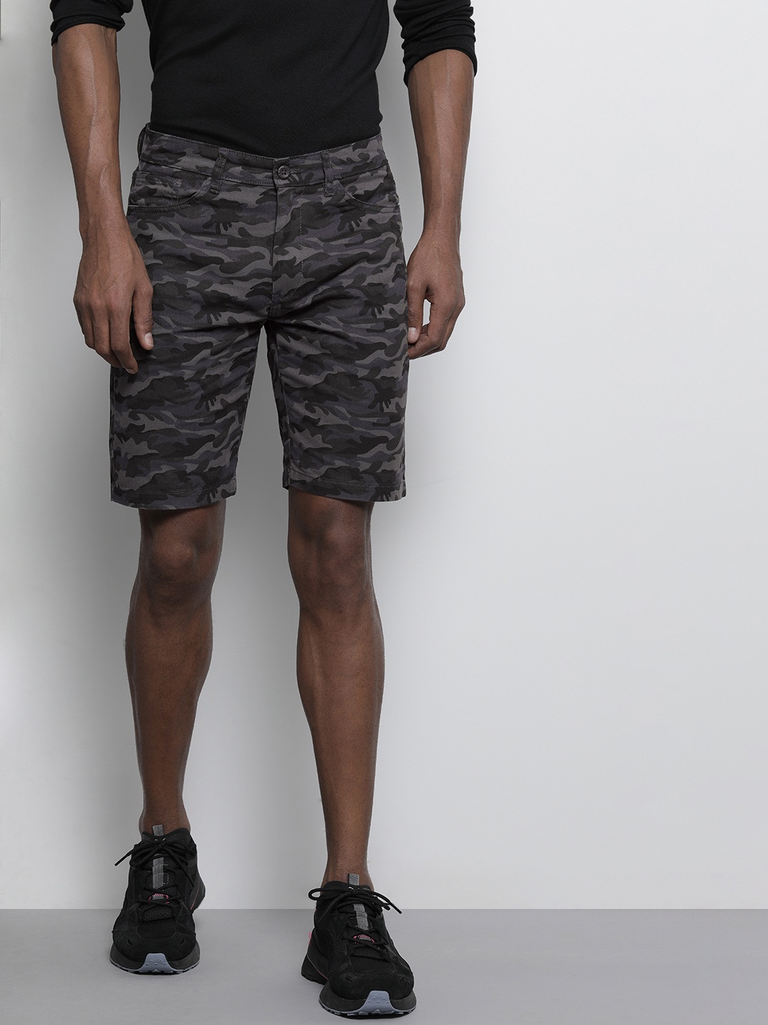 

The Indian Garage Co Men Grey Printed Slim Fit Chino Shorts