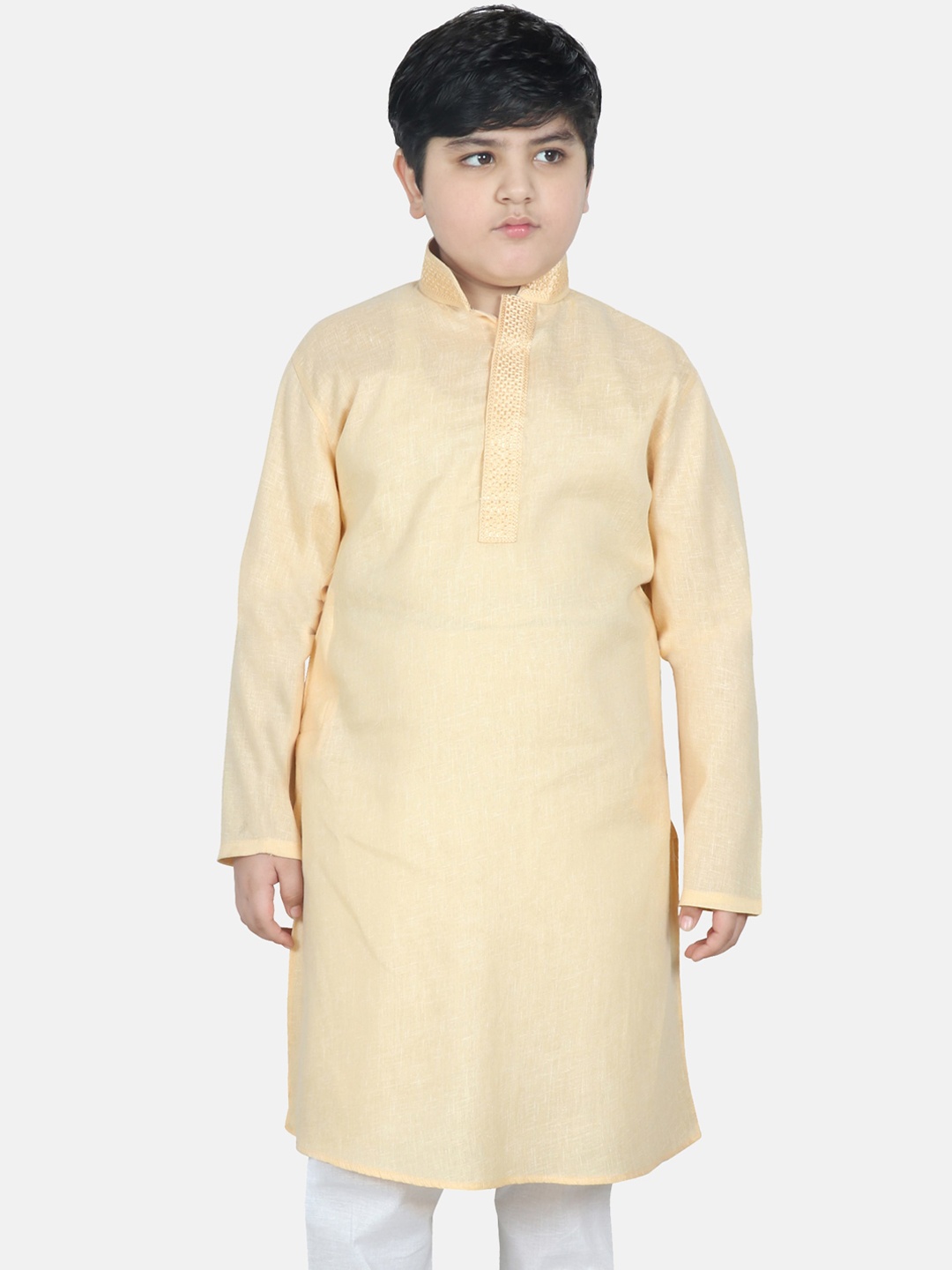 

SG YUVRAJ Boys Beige Solid Thread Work Kurta
