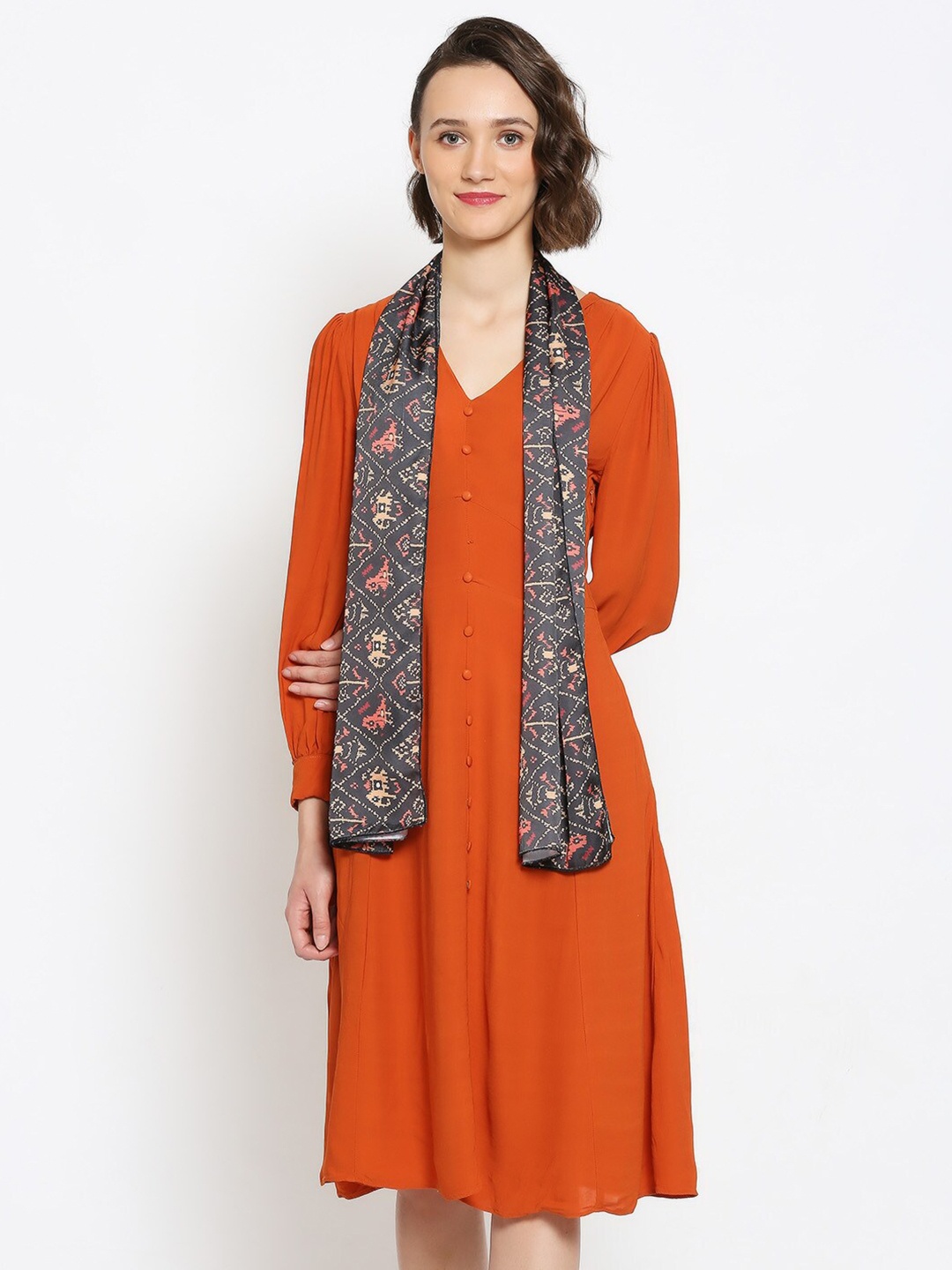 

Dupatta Bazaar Women Black & Peach-Coloured Printed Scarf