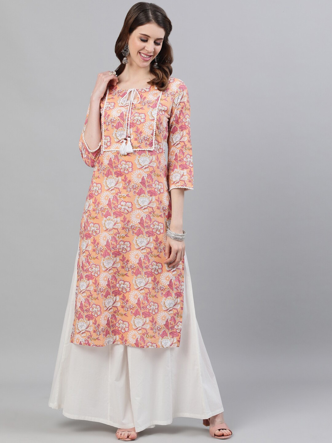 

antaran Women Peach-Coloured & White Floral Yoke Design Kurta