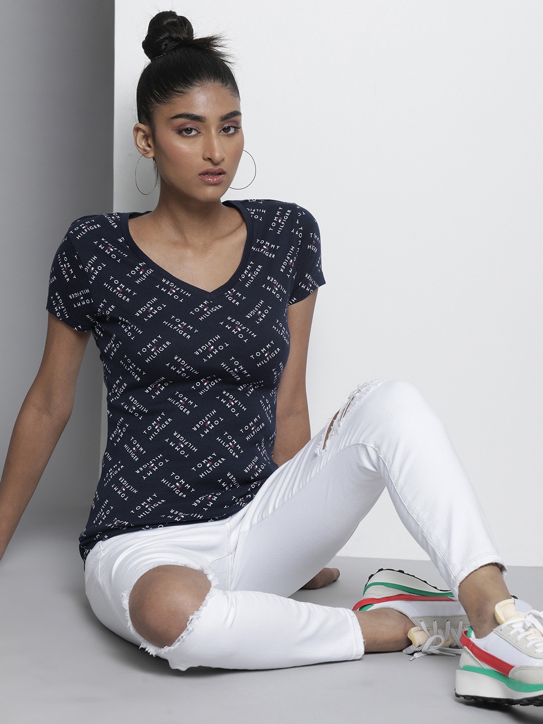 

Tommy Hilfiger Women Navy Blue Printed V-Neck Pure Cotton T-shirt