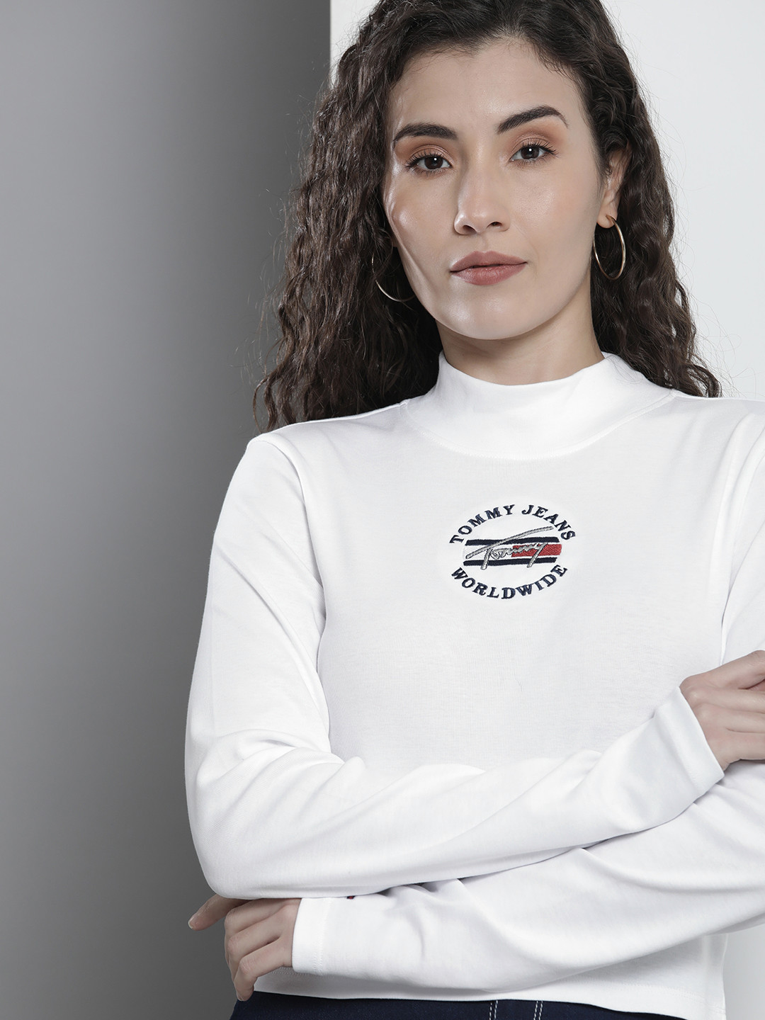 

Tommy Hilfiger Women White Brand Logo Colourblocked T-shirt