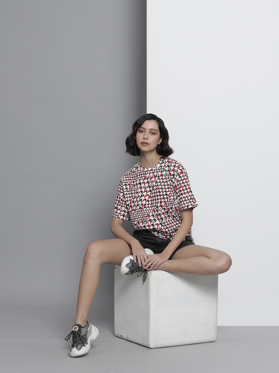 

Tommy Hilfiger Women Red & Navy Blue Printed T-shirt