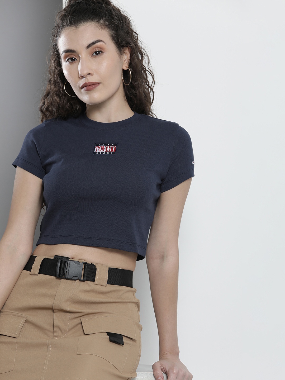 

Tommy Hilfiger Women Navy Blue Brand Logo Embroidery Crop T-shirt