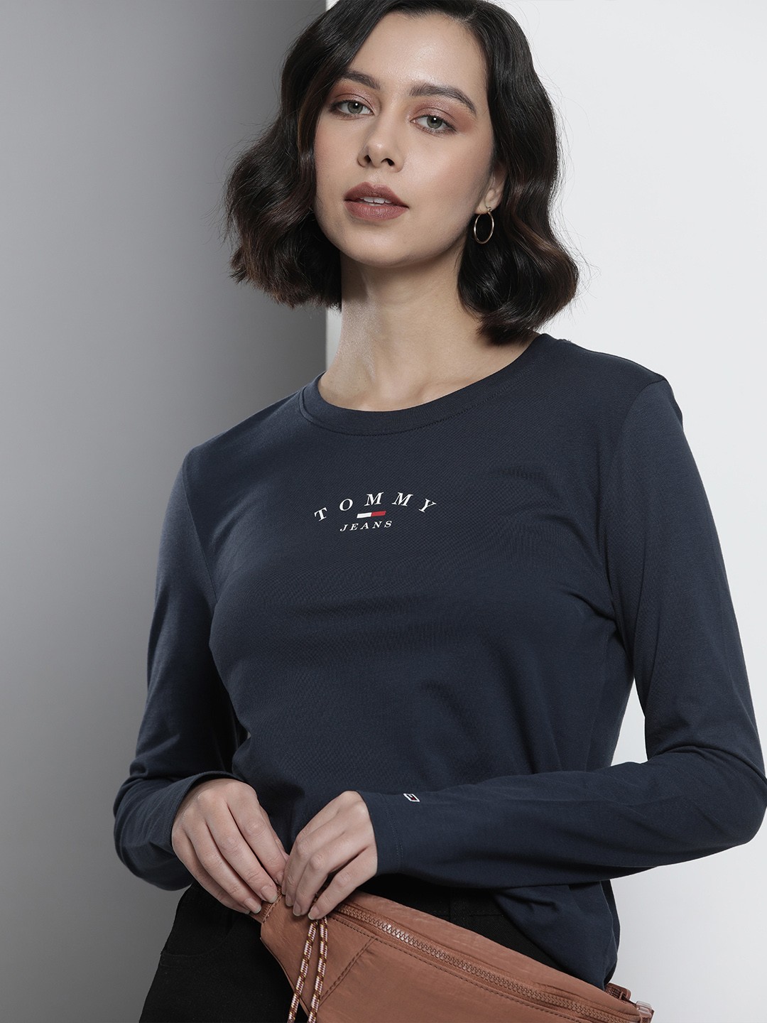 

Tommy Hilfiger Women Navy Blue Typography Printed Slim Fit T-shirt