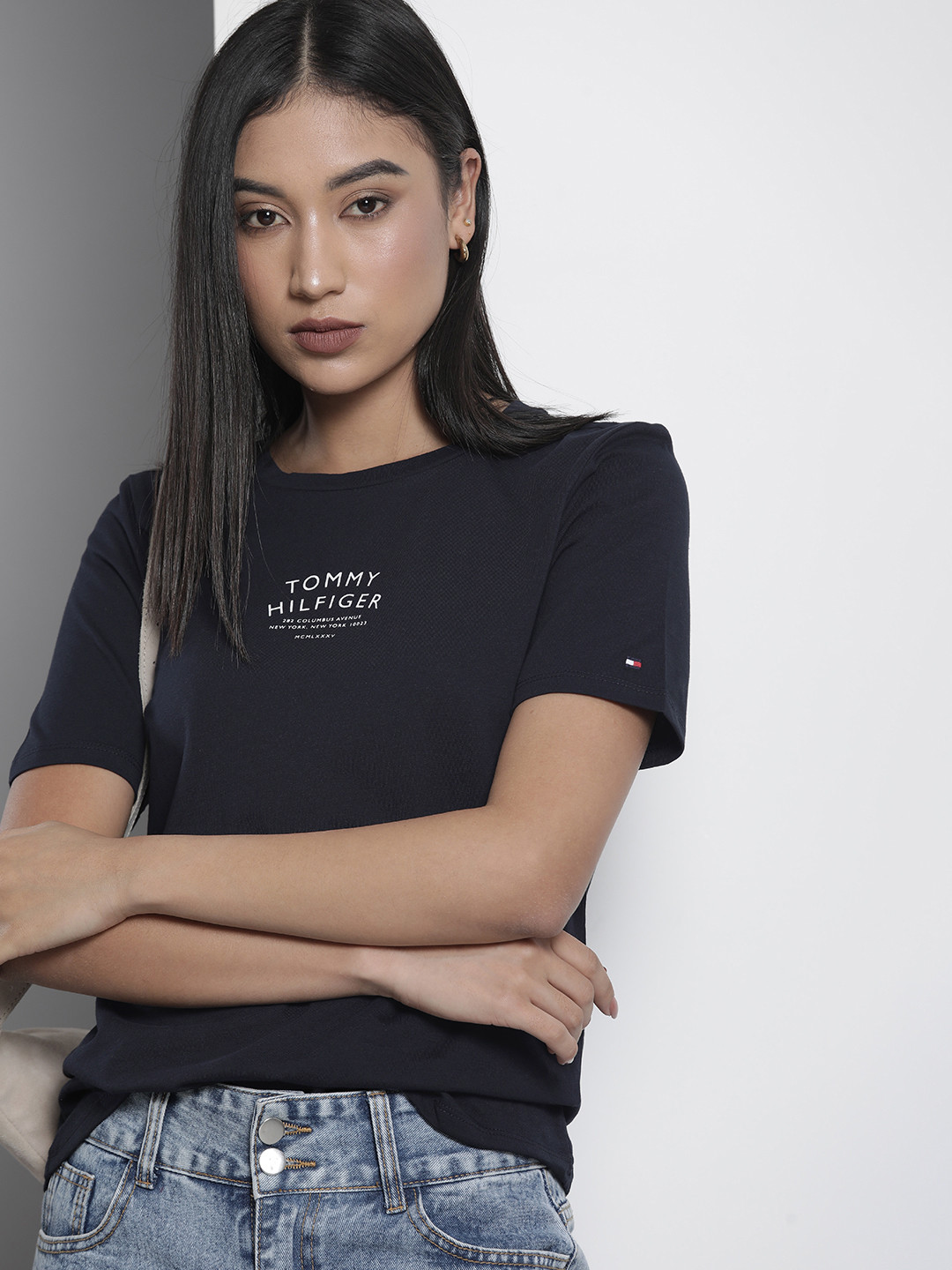 

Tommy Hilfiger Women Navy Blue & White Brand Logo Printed Pure Cotton T-shirt