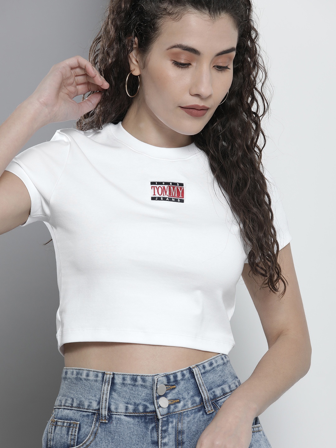 

Tommy Hilfiger Women White Brand Logo Embroidery Detail Crop T-shirt