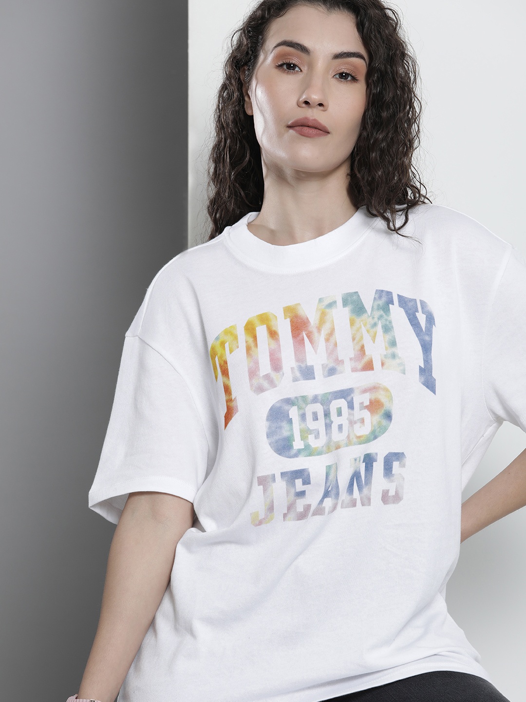

Tommy Hilfiger Women White & Multicoloured Typography Printed Loose T-shirt