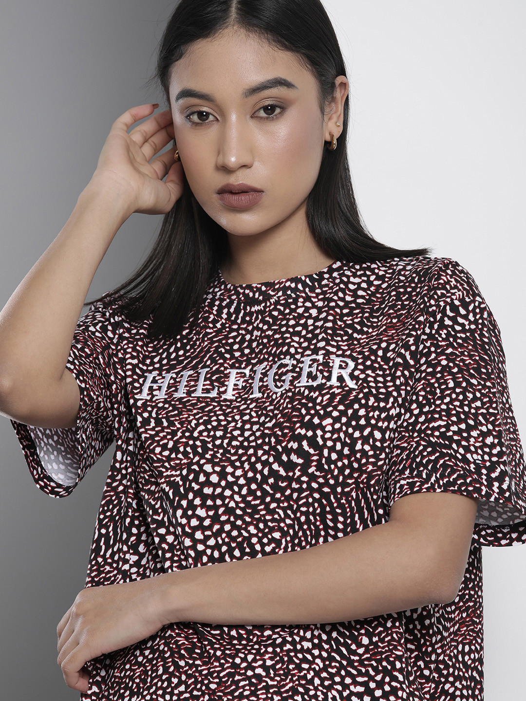 

Tommy Hilfiger Women Black & White Printed Relaxed Fit Organic Cotton T-shirt with Logo