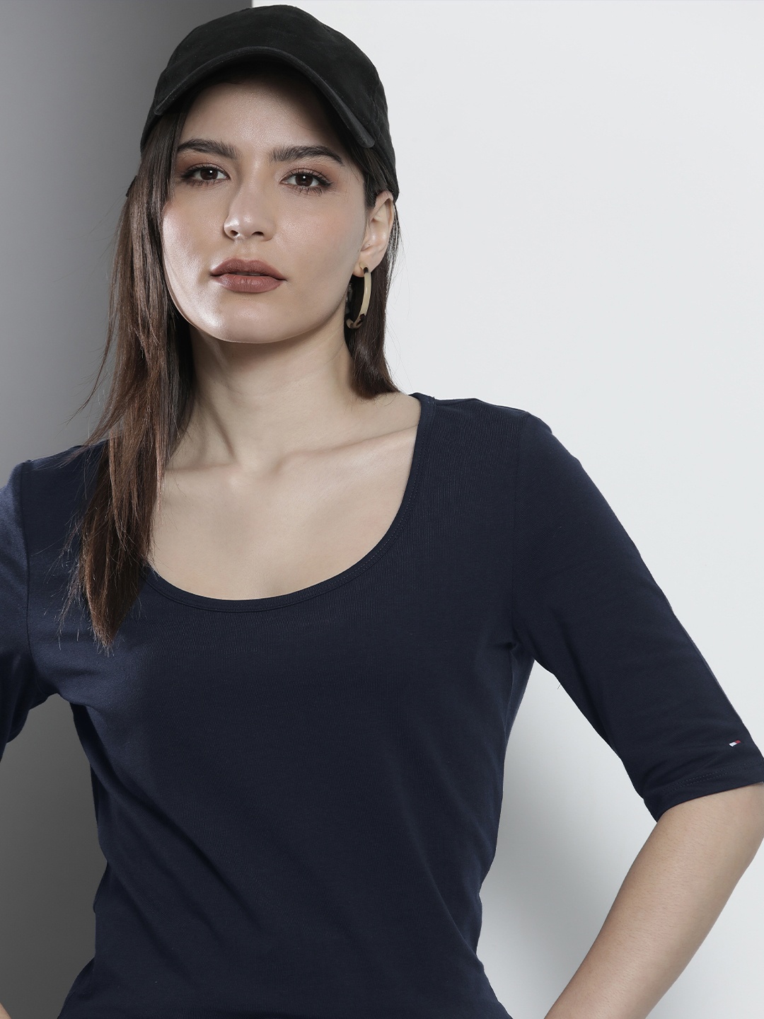 

Tommy Hilfiger Women Navy Blue Solid Scoop Neck Slim Fit T-shirt